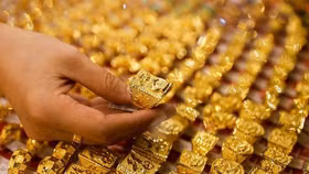 Giá vàng bật tăng 4,4 triệu đồng/lượng, vàng miếng vượt 180 triệu đồng