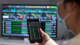 VN-Index vượt 1.700 điểm, liệu nhịp hồi có bền vững?