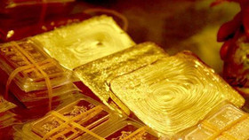 Vàng SJC tăng 15 triệu đồng sau nửa tháng, thế giới giằng co quanh mốc 5.000 USD