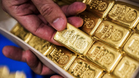 Giá vàng thế giới tiến sát mốc đỉnh, chuyên gia dự báo đạt 4.000 USD/ounce vào cuối năm 
