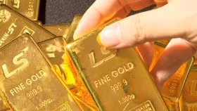 Giá vàng thế giới bất ngờ "sập mạnh", trong nước bốc hơi 1,2 triệu đồng/lượng 
