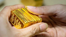 Vàng thế giới lình xình đầu tuần, giới đầu tư vẫn kỳ vọng bứt phá