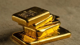 Giá vàng trong nước "lặng sóng" phiên đầu tuần, thế giới phục hồi sau chuỗi giảm sâu