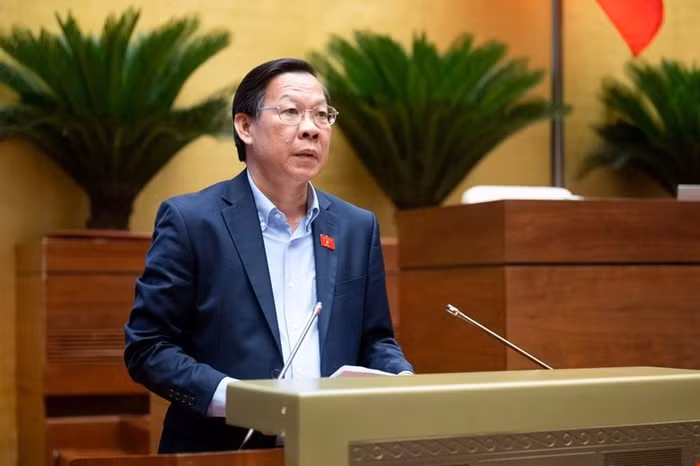 Chủ nhiệm Ủy ban Kinh tế và Tài chính của Quốc hội Phan Văn Mãi trình bày Báo cáo giải trình. Ảnh: Quochoi.vn