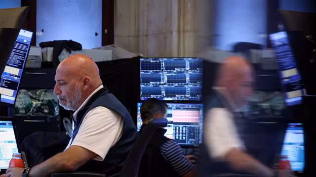 S&P 500 lập kỷ lục nhờ tín hiệu vui từ đàm phán hoãn thuế Mỹ - Trung