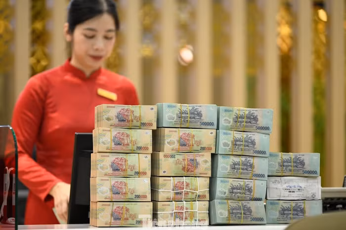 Nhiều ngân hàng đối mặt thách thức lớn về vốn từ Thông tư 14