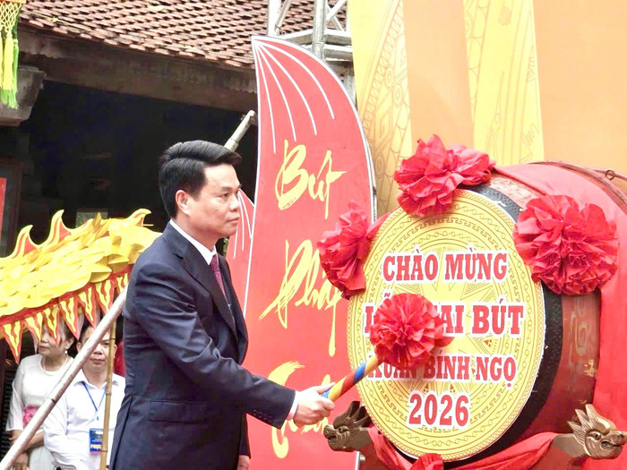 Ông Lê Ngọc Châu, Chủ tịch UBND thành phố Hải Phòng đánh trống khai bút Xuân Bính Ngọ 2026
