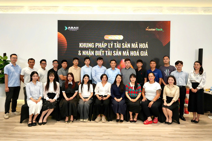 Học viên tham gia khoá học “Khung pháp lý và nhận biết tài sản mã hoá giả” của Viện ABAII