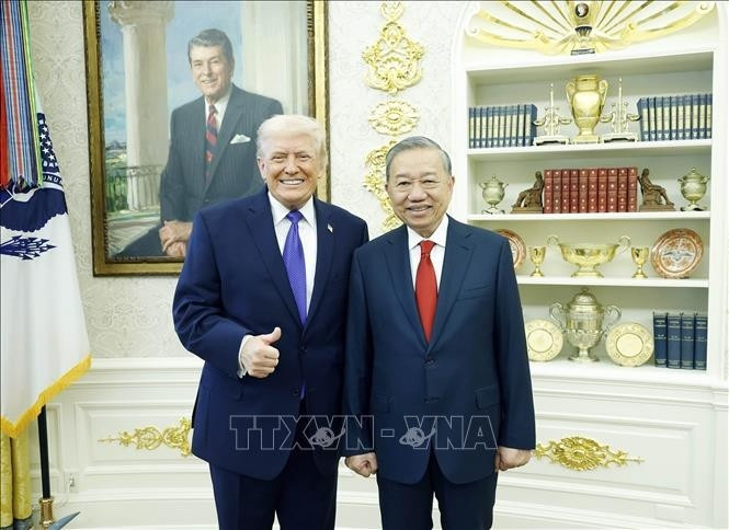 Tổng Bí thư Tô Lâm gặp với Tổng thống Hoa Kỳ Donald Trump. Ảnh: TTXVN.