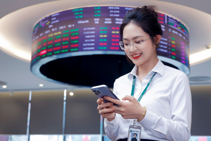 Tiền vào ồ ạt, VN-Index có đỉnh lịch sử mới, khối ngoại tranh thủ bán ròng