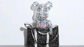 Jimmy Choo hợp tác cùng Eric Haze và Poggy trong BST BE＠RBRICK