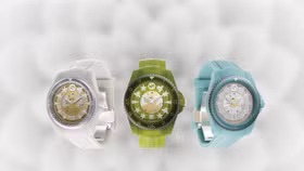 Gucci ra mắt đồng hồ từ nhựa sinh học với giá bán 40 triệu VNĐ