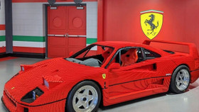 LEGO Ferrari F40 kích thước thật được trưng bày tại LEGOLAND California