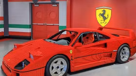 LEGO Ferrari F40 kích thước thật được trưng bày tại LEGOLAND California
