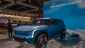 Xe điện Kia EV9 concept với lớp ngụy trang trước khi ra mắt năm 2023