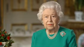 Nữ hoàng Elizabeth II và thẩm mỹ thời trang sang trọng đồng nhất
