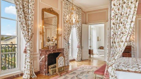 Trải nghiệm cuộc sống hoàng gia trong cung điện Versailles