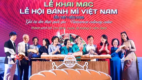 Người dân phấn khích với Lễ hội Bánh mì Việt Nam lần 1