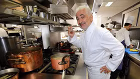 Nhà hàng của đầu bếp giỏi nhất thế giới bị tước sao Michelin