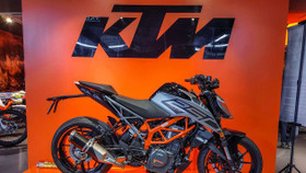 KTM Duke 250 2022 thêm màu mới, giá không đổi