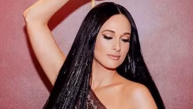 “Tóc kim tuyến” - xu hướng Y2K "viral" trên Tiktok dịp đầu năm