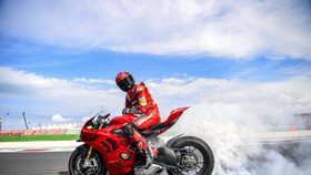 Ducati Panigale V4 2022 mạnh mẽ nhiều trang bị công nghệ hơn