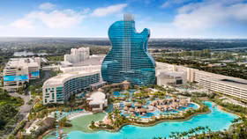 Siêu khách sạn hình đàn guitar nơi Khánh Vân tham dự Miss Universe