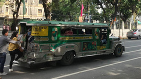 Thú vị những chiếc xe Jeepney đầy sắc màu ở Philippines