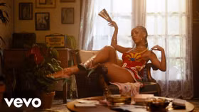 MV "Vegas" từ nữ rapper Doja Cat: Khi âm nhạc trở thành lời dẫn truyện cho điện ảnh