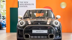 MINI Cooper S3 cửa Resolute Edition ra mắt khách hàng Việt