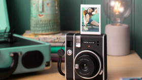 Máy ảnh Instax Mini 40 - Món phụ kiện thời trang cá tính