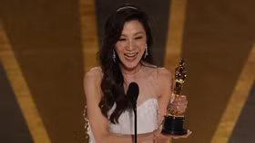 Lịch sử gọi tên khi Dương Tử Quỳnh đoạt giải Oscar 2023