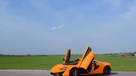 Arab Saudi mua cổ phần hãng siêu xe McLaren trong thỏa thuận trị giá 757 triệu USD