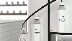 Chai nước chỉ là chai nước, nhưng vì sao chai nước Chanel No.5 L’Eau có giá 1,3 triệu VNĐ?