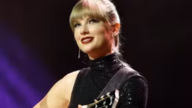 Taylor Swift "chiếm lĩnh" toàn bộ bảng xếp hạng Top 10 trên Billboard Hot 100