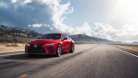 Lexus IS 500 F Sport Performance ra mắt tại Nhật Bản với động cơ V8