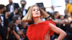 Dàn sao gợi cảm với trang phục cut-out trên thảm đỏ bế mạc LHP Cannes