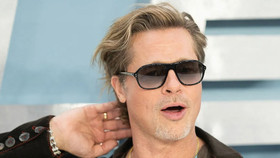 Brad Pitt trẻ hóa phong cách