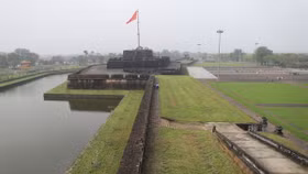 Huế từ lối đi bộ trên Thượng Thành