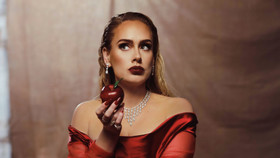 Adele đẹp lộng lẫy trong MV “Oh My God”