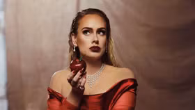 Adele đẹp lộng lẫy trong MV “Oh My God”