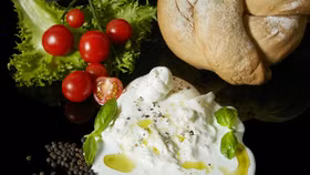 Phô mai Burrata - "Niềm tự hào" nước Ý