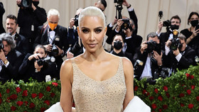 Kim Kardashian làm hỏng chiếc váy của Marilyn Monroe khi dự Met Gala?