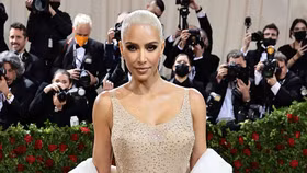 Kim Kardashian làm hỏng chiếc váy của Marilyn Monroe khi dự Met Gala?