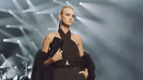 Michael Kors - BST Thu/Đông 2022/2023: Sang trọng và duyên dáng