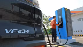 VinFast khai trương dịch vụ sạc xe điện tại hệ thống Petrolimex trên toàn quốc