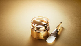 Mặt nạ tinh chất vàng 24K Precious Gold Vitality Mask của nhà Clé de Peau Beauté vừa ra mắt