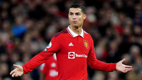 Ronaldo chấm dứt làm việc tại Manchester United và không nhận 19 triệu USD bồi thường hợp đồng