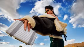 Rihanna “chất lừ” trong chiến dịch quảng bá RIMOWA