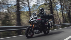 Energica Experia- Adventure trang bị động cơ điện đi được 420 km